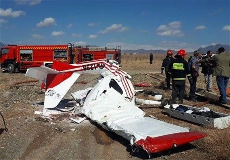 سقوط هواپیمای فوق‌سبک در فارس/۲ سرنشین مصدوم شدند