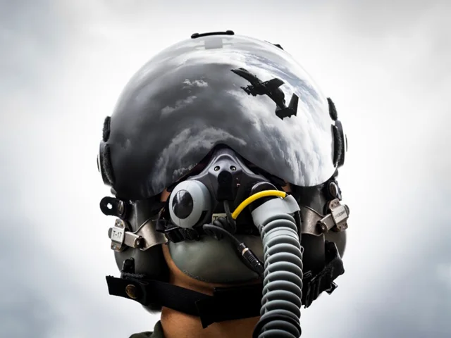 ۵ نکته جالب در مورد نمایشگرهای هدآپ در هواپیماهای نظامی