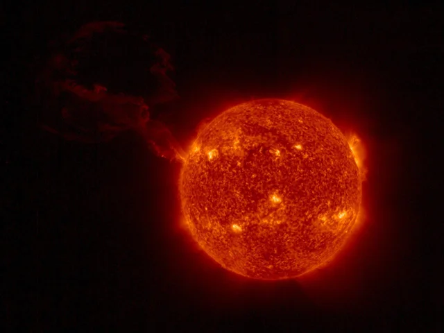سازمان فضایی اروپا تصویر یک شراره خورشیدی غول‌آسا را منتشر کرد