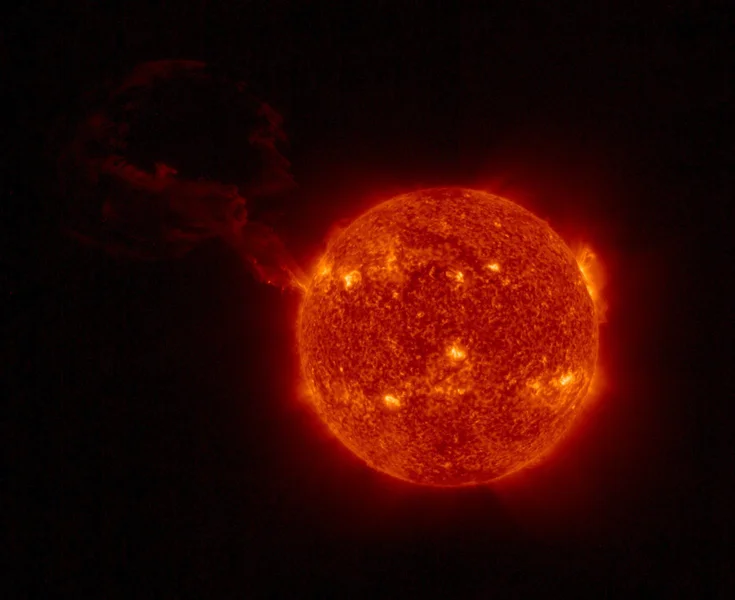 سازمان فضایی اروپا تصویر یک شراره خورشیدی غول‌آسا را منتشر کرد