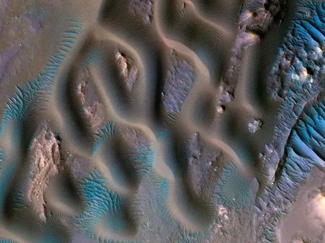این تصویر جذاب از تپه‌های مریخ به دانشمندان در شناسایی الگوهای آب‌وهوایی کمک می‌کند