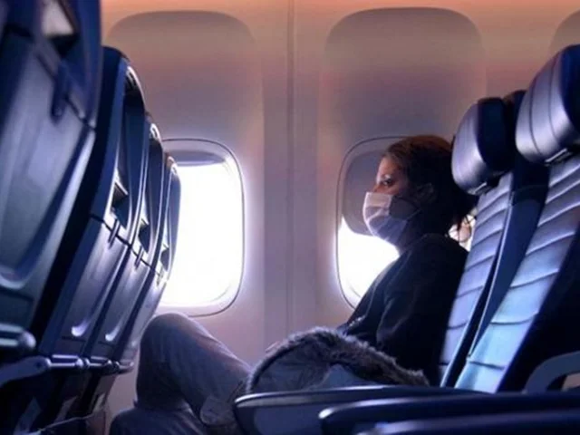 نقش صندلی های ردیف وسط هواپیما در کاهش شیوع ویروس کرونا