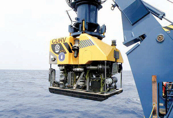 آمریکا چگونه گل سرسبد هوانوردی نظامی خود را از قعر دریا بیرون کشید؟