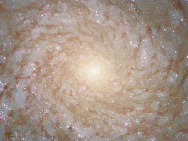 تلسکوپ هابل تصویری زیبا از یک کهکشان مارپیچ در فاصله 60 میلیون سال نوری ثبت کرد