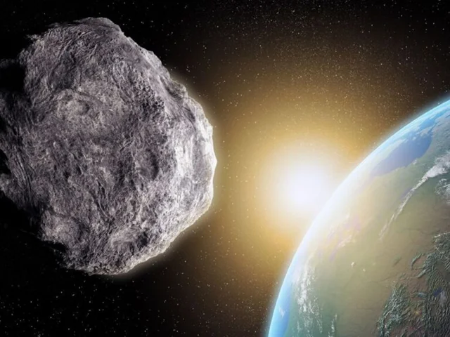 سیارکی بزرگتر از هرم جیزه، فردا با نزدیکترین فاصله در یک قرن اخیر از کنار زمین عبور می‌کند