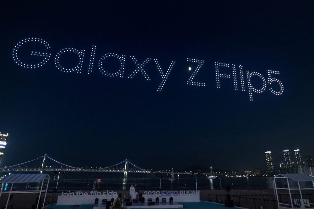 تبلیغات متفاوت و هیجان‌انگیز سامسونگ با پهپاد در آسمان!