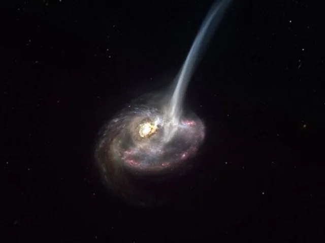 عکس حیرت انگیز تلسکوپ هابل از کهکشان در حال مرگ